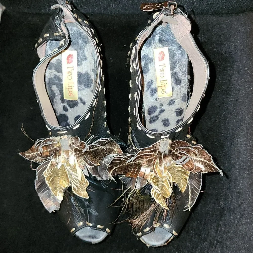 Two Lips Devour Wedges